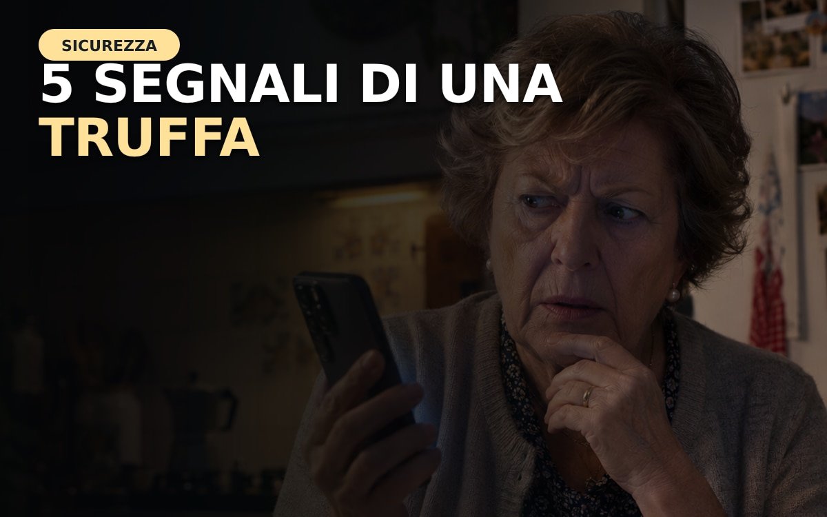 Persona anziana che riceve una telefonata sul cellulare