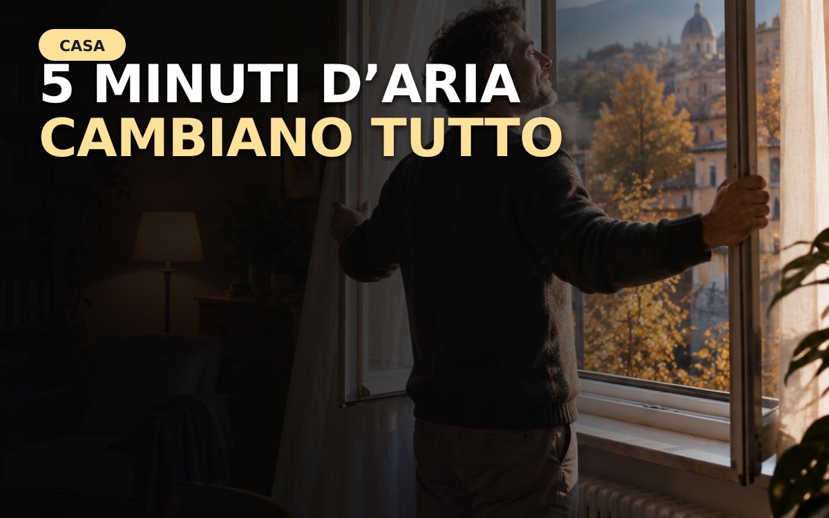 Finestra aperta in una stanza luminosa